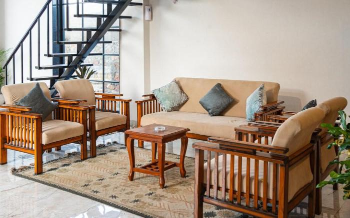 Grandeur 8 BHK Farm w/ pool, Garden & Bonfire