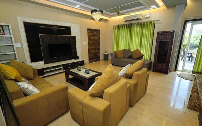 3BHK Farm w\ Indoor Pool, Jacuzzi & Mountain View