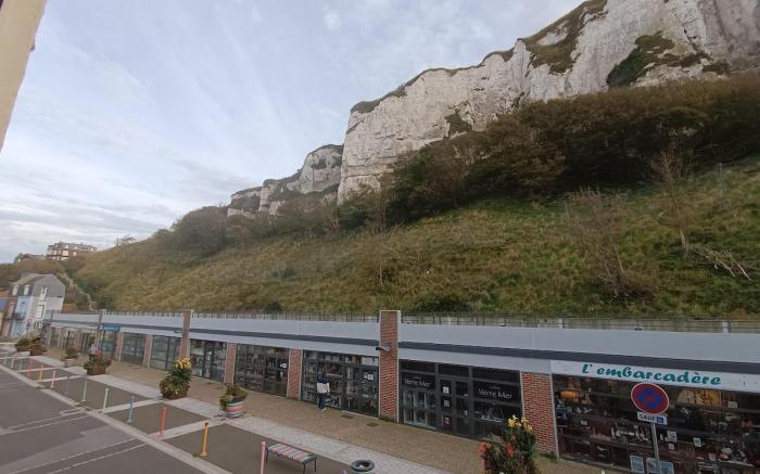 L'échappée belle face aux falaises
