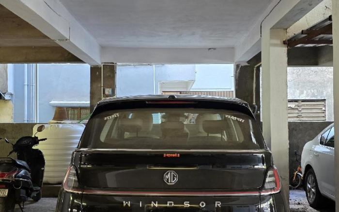 2 bhk flat in middle of city