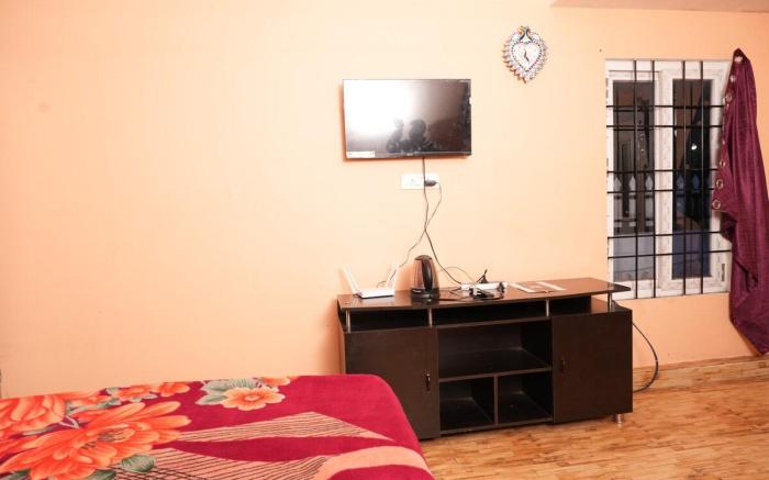 Closetoheaven 1 bedroom house with 2 tent houses