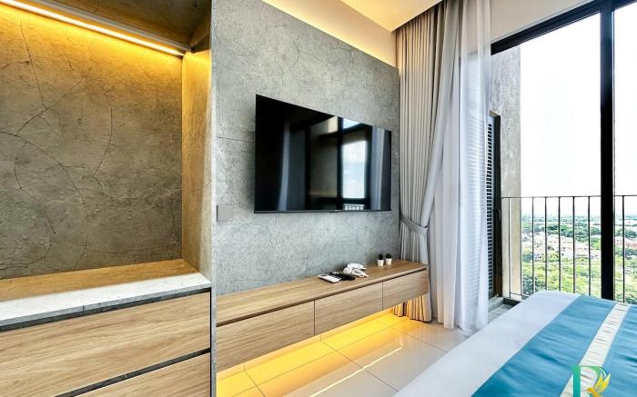 Sky Tree. Lexus Suite @Studio 2 Pax by RR JBcity