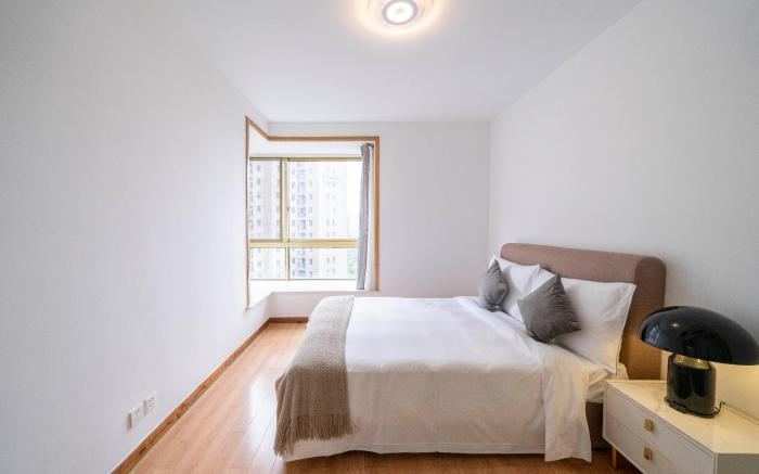 Tyms Elegant 3BR 2BA APT Gubei Royal Garden