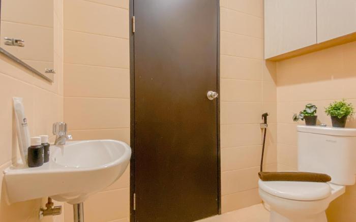 Comfortable 1BR Belmont Residence Puri By Travelio