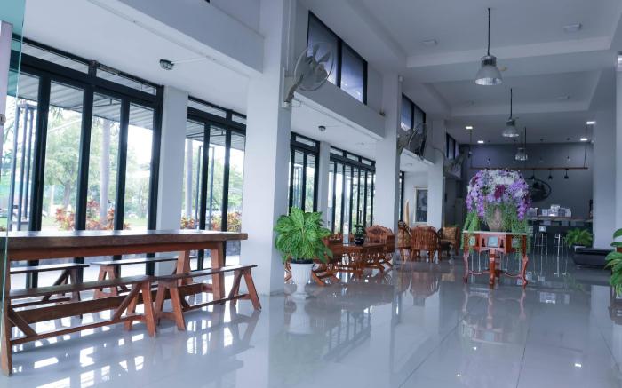 ไอรอน รีสอร์ท แอนด์ โฮเทล