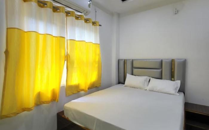 Goroomgo Shekhar Palace Varanasi