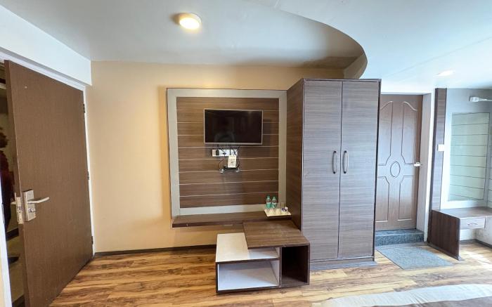 Goroomgo Shekhar Palace Varanasi