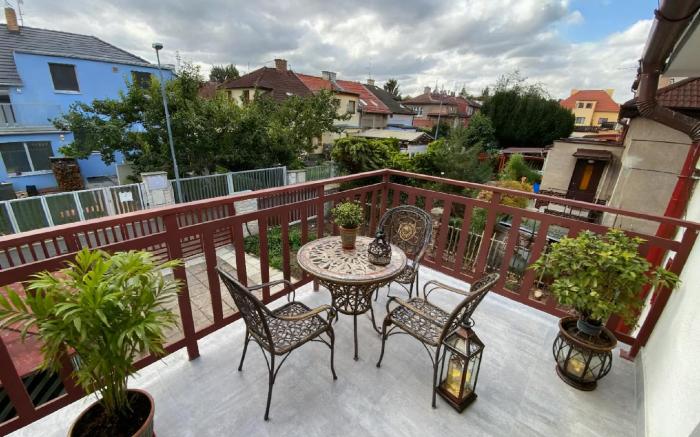 布拉格市九区 prosek 别墅🏡驿馆 / 夫妻💕爱巢大床 / 单间卧室招租  