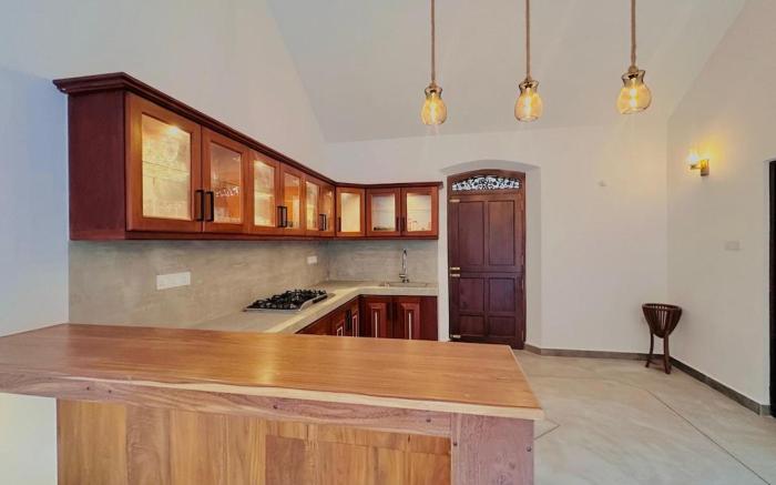 The RidgeColonial Villa - 10 min walk to Beach