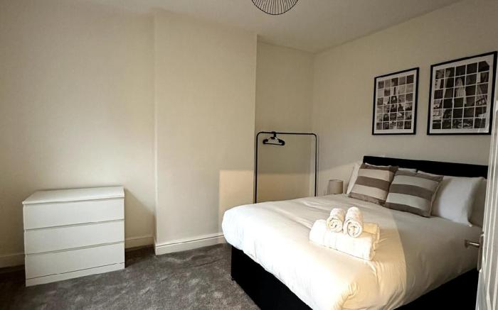 Modern 5BR | Near M6 | Fast Wifi