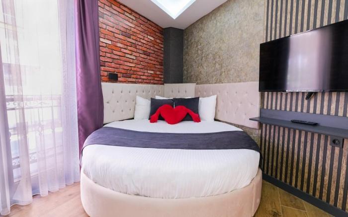 A Love Circle with Jacuzzi Magic