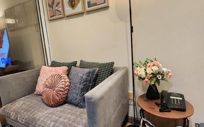 1BR Condotel in Azure Urban Resort Near NAIA #Riz1