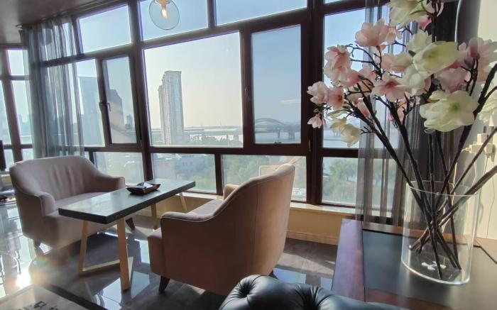 Central Avenue Luxury River View Apartment