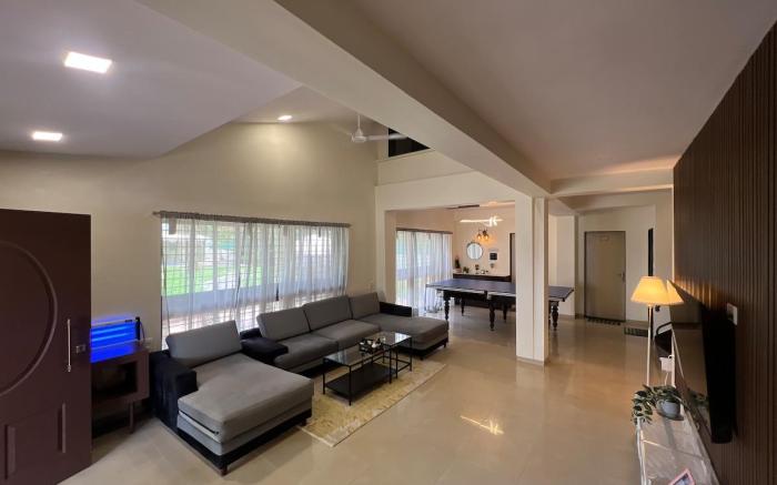 6bhk Villa with Pool & Jacuzzi near Lonavala