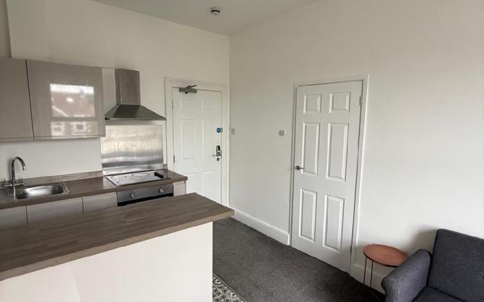 Newly Redecorated 1 bed flat !