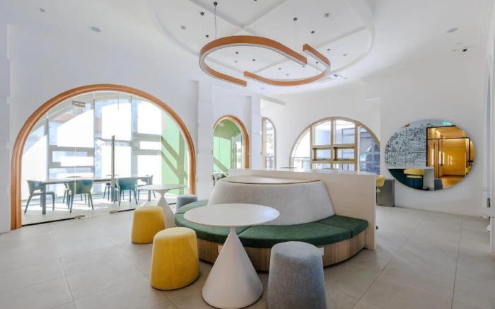 DeluxeSuites with Washer&Dryer | Sea+Heritage View