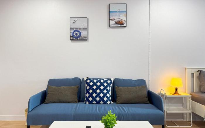 Cozy Silom Retreat｜Near BTS｜Balcony & Smart TV