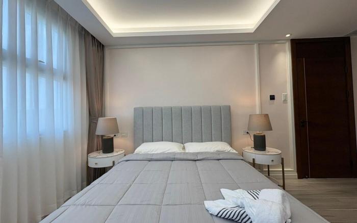 Modern 2BR Condo with Infinity Pool & Gym