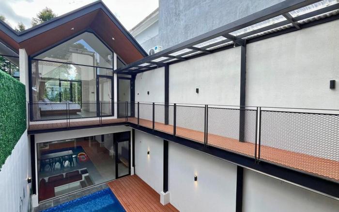 Villa Alba Uno | Heated Pool Lembang Bandung