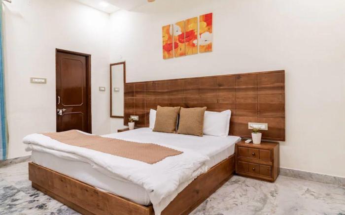 Stylish & Cozy Retreat w/ Jacuzzi | Vaishali Nagar