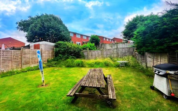 Apt 1: Newly renovated cosy flat - By ShireStays