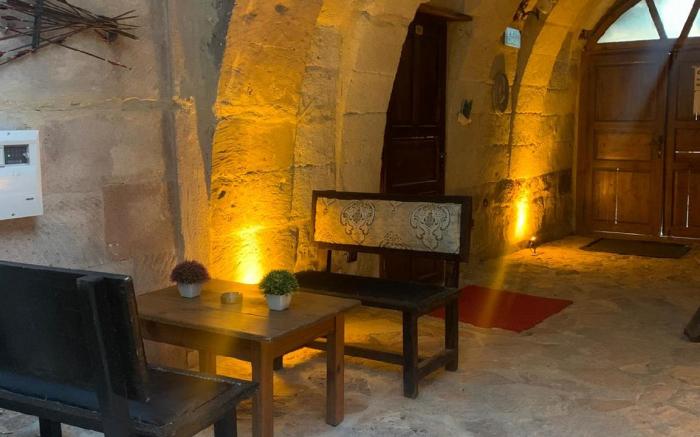 7 Oda Kapadokya Cave Otel