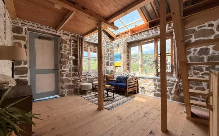 KALA STUDIAO AND STAY 