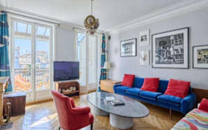 Superb flat with terrace in the centre of Paris