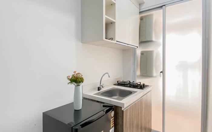 1BR at Vittoria near Puri Indah Mall By Travelio