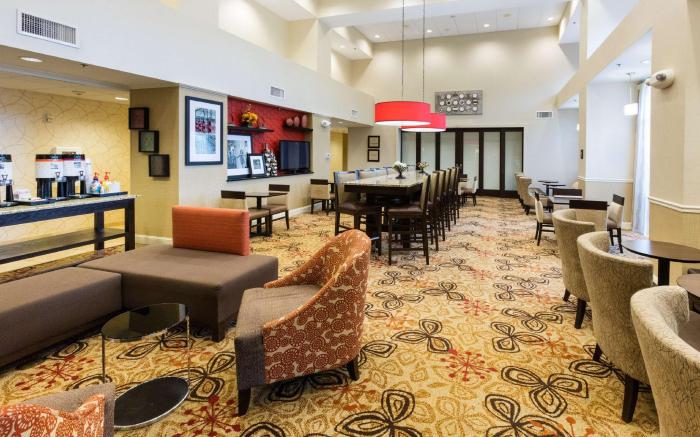 Hampton Inn And Suites Jacksonville Airport