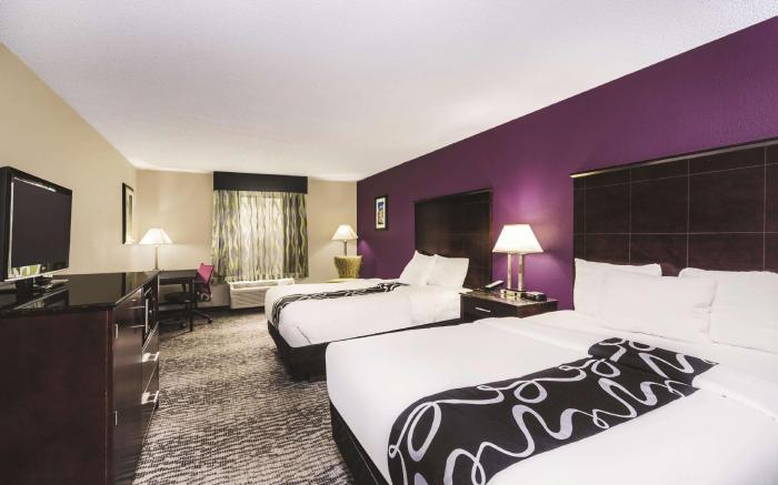 La Quinta Inn & Suites by Wyndham Louisville East