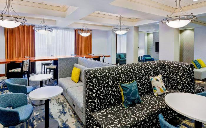 Hampton Inn & Suites Kansas City-Country Club Plaza