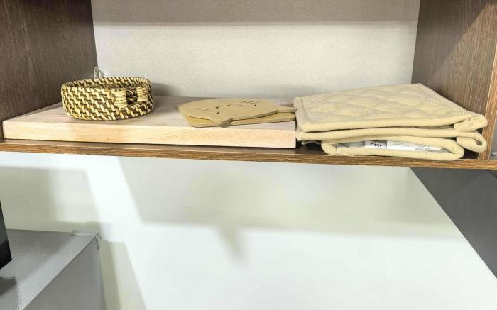 Cozy Studio Prime with Balcony, Smart Lock, Near Airport, Netflix, Free Wifi