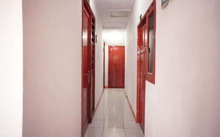 RedDoorz near Palembang Square Mall 2