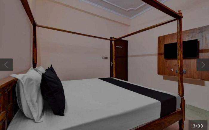 Specious 5-Room Hotel on 2nd Floor jaipur