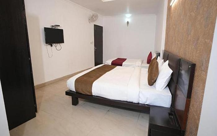 FabHotel Golden Palm