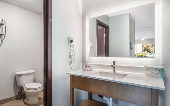 Red Lion Inn and Suites Vancouver