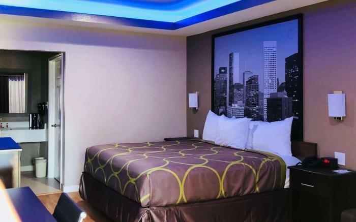 Super 8 by Wyndham Houston Northwest Cypress