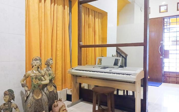 Cendana Loekito Homestay Mandala Krida RedPartner