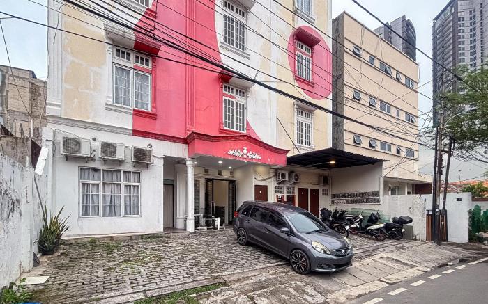 RedDoorz @ PB Inn near Stasiun Juanda