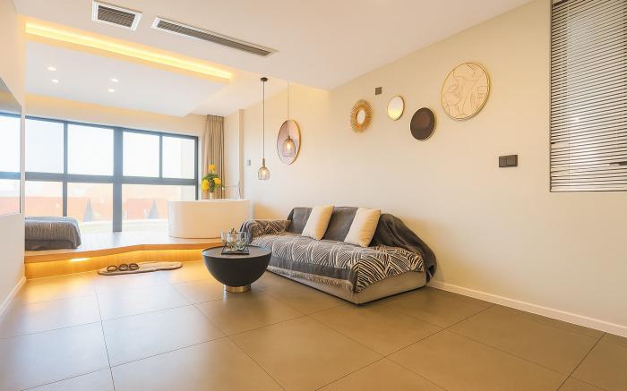 Nook Select · 68sqm Studio · 1km to Hongya Cave