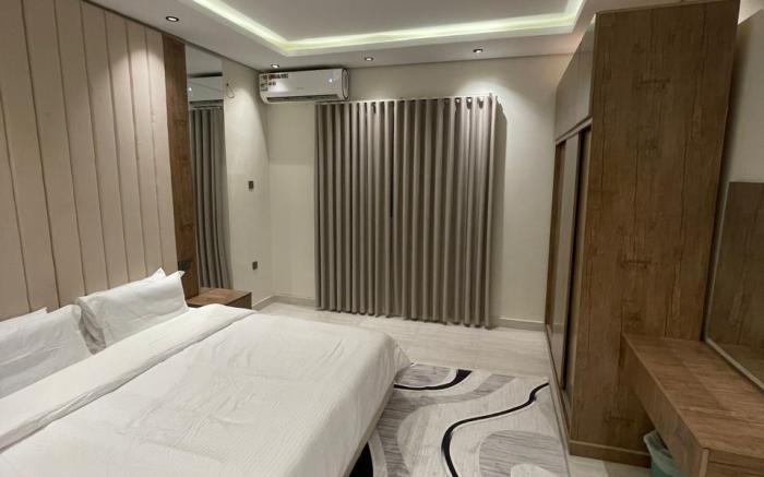 شقة راقية مدخل خاص ومساحة خارجية مستقلة