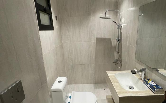 شقة راقية مدخل خاص ومساحة خارجية مستقلة