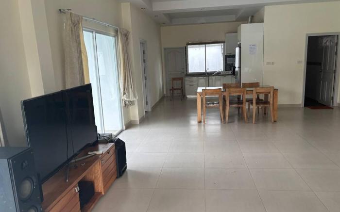 Gmob pool villa resort