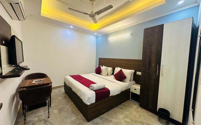 HOTEL SKY RISE PALACE NEAR DELHI AIRPORT