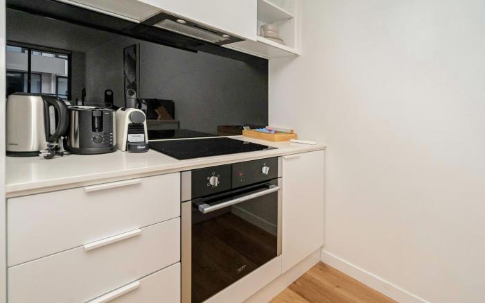 Idyllic 1-Bed Near Popular Shopping Streets