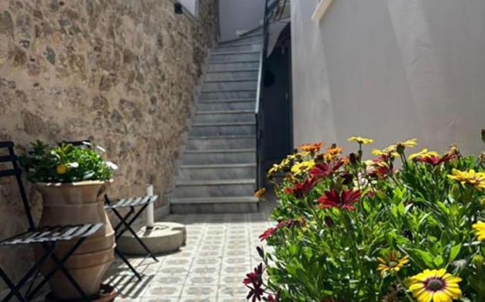 Plaka's Central, Cozy and Comfort Home