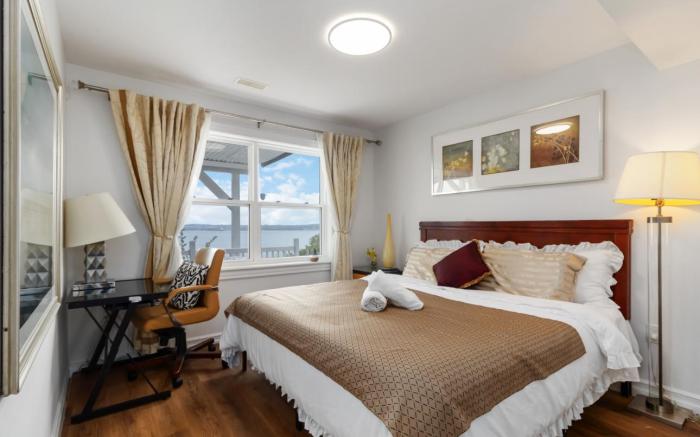 Luxury King with Ocean View 