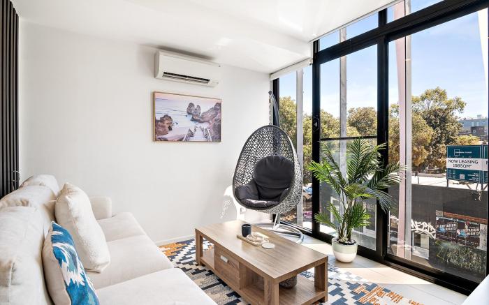 Modern 2-Bedroom Retreat Minutes from St Kilda