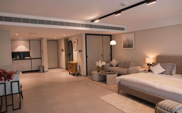 Harbor-Side Manhattan Studio: Canal & Skyline View